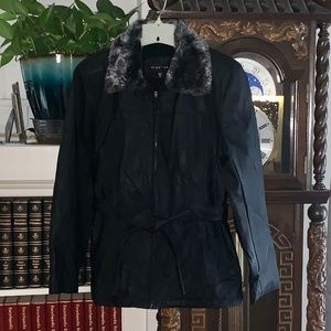 Like New Women’s Faux Fur Collar, Fleece Lined, Midi Rain Coat, Sz Medium